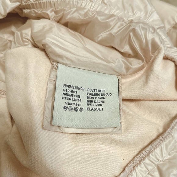 Moncler pinkish long sleeve with dawn fill in the middle front panel. Size 10 - Picture 5 of 6
